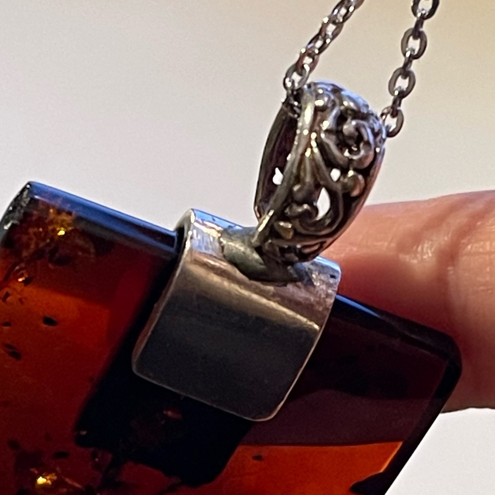 Natural cherry brown amber sterling artisan made pendant - Picture 13 of 16